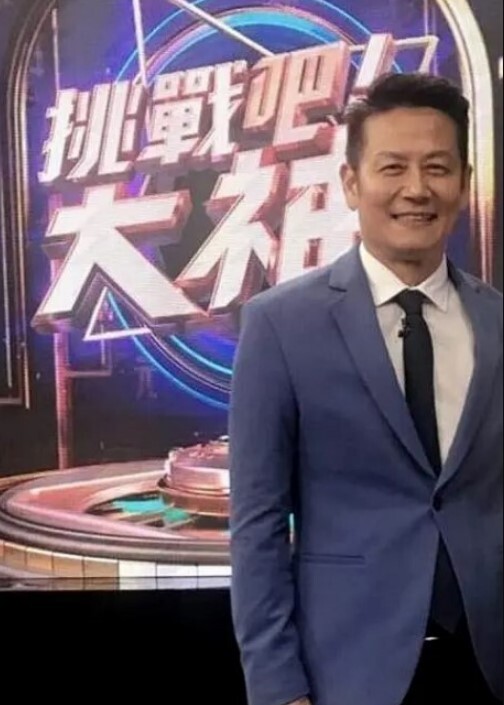 清纯娇小萝莉学生妹 为了金钱被金主包养甘愿做个小母狗 身体被金主肆意摆弄 - XX影速播